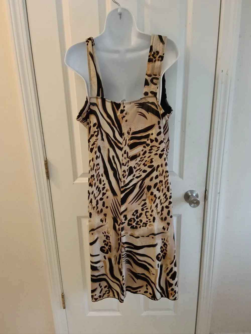 STAR VIXEN Animal Print V-Neck Belted Midi Dress - Beige & Black SIZE 2X - Picture 8 of 8